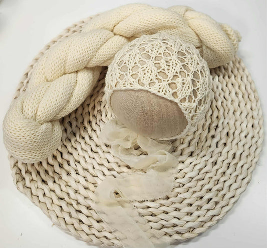 Victoria Bonnet & Wrap 80"+ in Pale Yellow