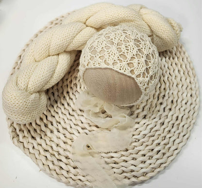 Victoria Bonnet & Wrap 80"+ in Pale Yellow