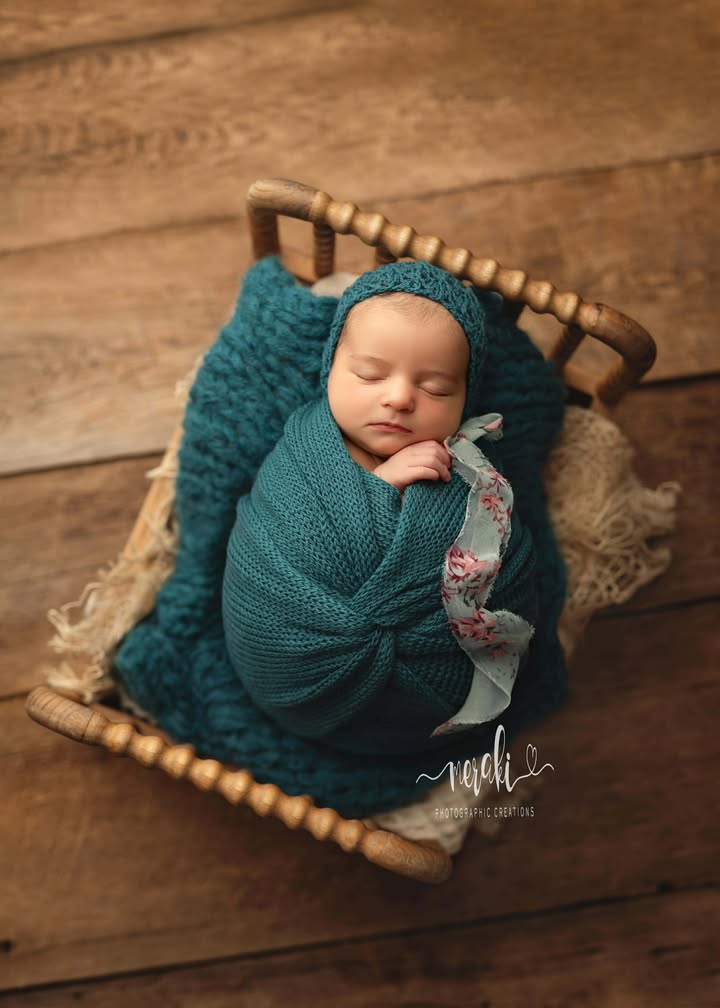 Victoria Bonnet & Wrap80"+ in Green Teal
